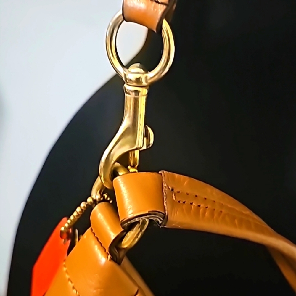 Coach Large Tan Leather Hobo Bag, Top Zip Closure - Picture 7 of 9